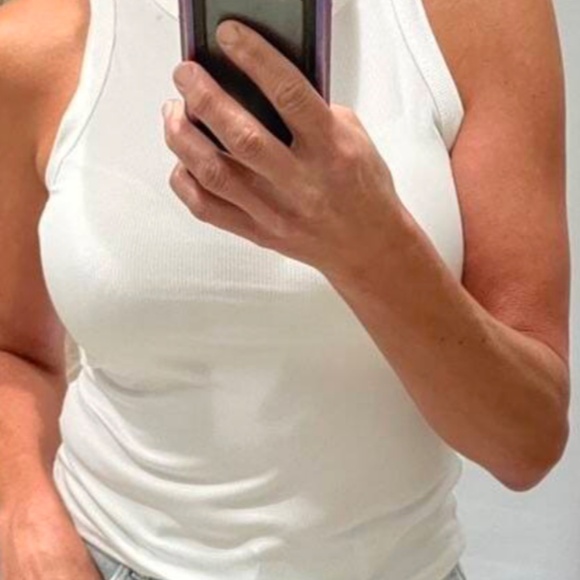 06 Ribbed Round Neck Fitted Tank Top - Picture 13 of 13